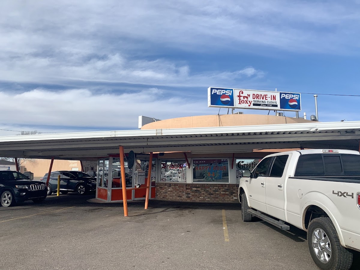 Foxy's Drive In logo