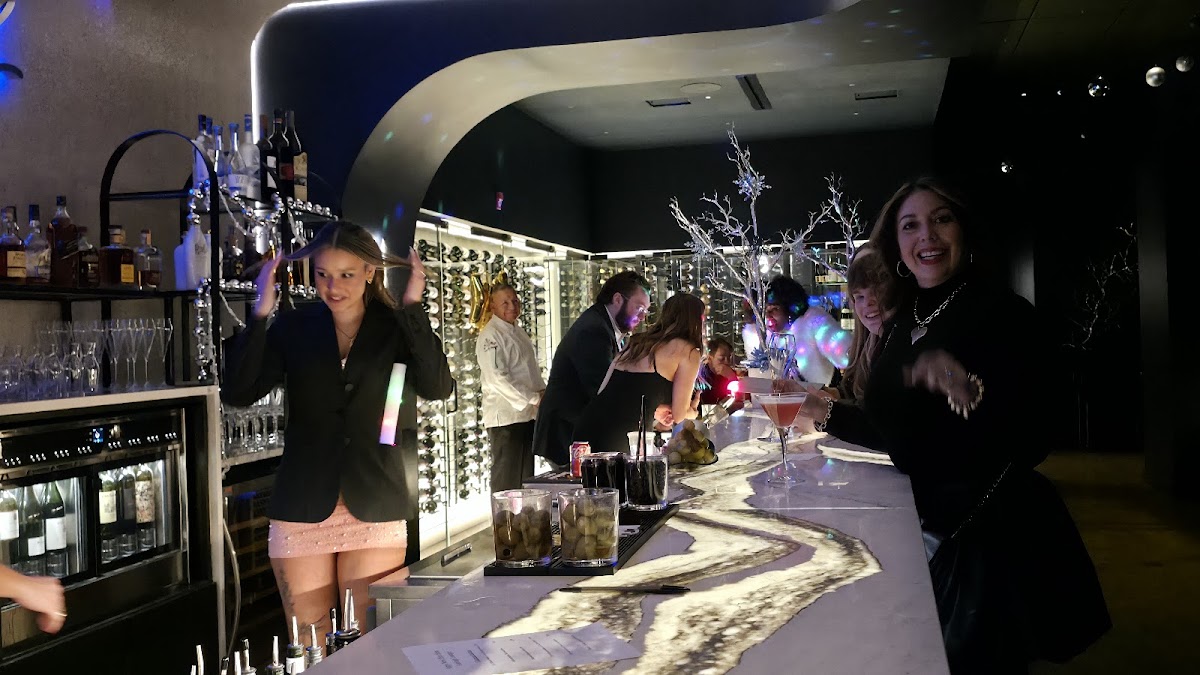 Ashleigh Wine  Sake Lounge Interior Photo - Ashleigh Wine & Sake Lounge Bar & Grill in Rogers, AR