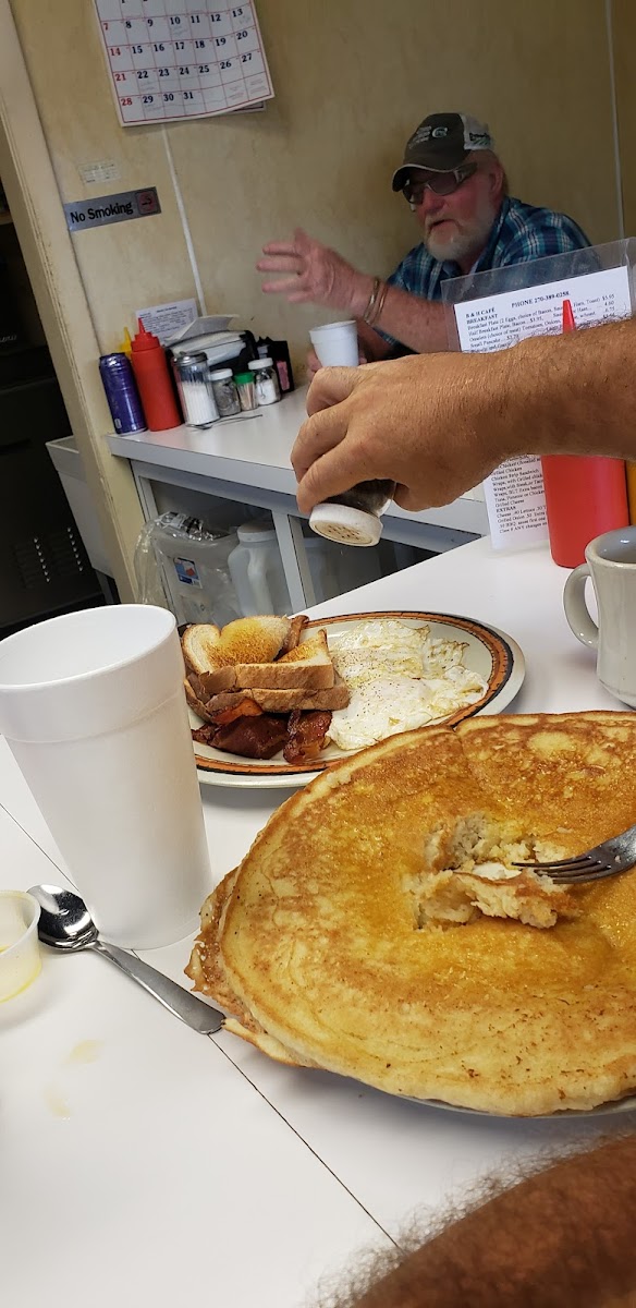 B & H Restaurant Food Photo - B & H Restaurant Diner in Morganfield, KY