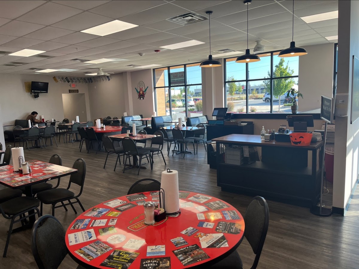 Day's Grill & Smoke House Interior Photo - Day's Grill & Smoke House Restaurant in Centerton, AR