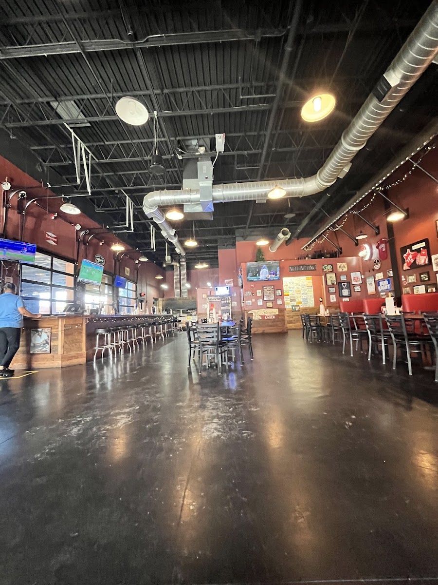Dreamland BBQ Interior Photo - Dreamland BBQ American in Tallahassee, FL