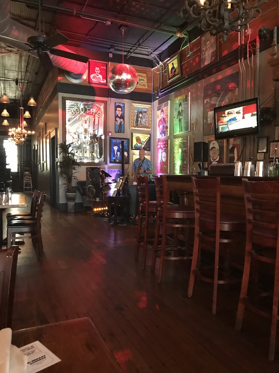 FIVE Tuscaloosa Interior Photo - FIVE Tuscaloosa Bar in Tuscaloosa, AL