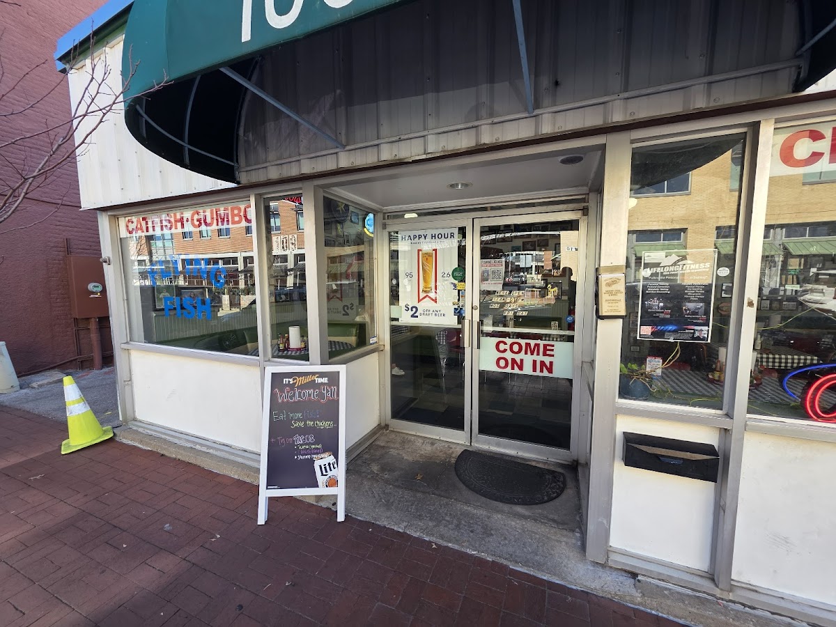 Flying Fish Interior Photo - Flying Fish Seafood in Bentonville, AR
