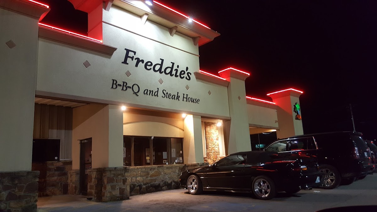 Freddie's BBQ & Steakhouse Exterior Photo - Freddie's BBQ & Steakhouse American in Sapulpa, OK