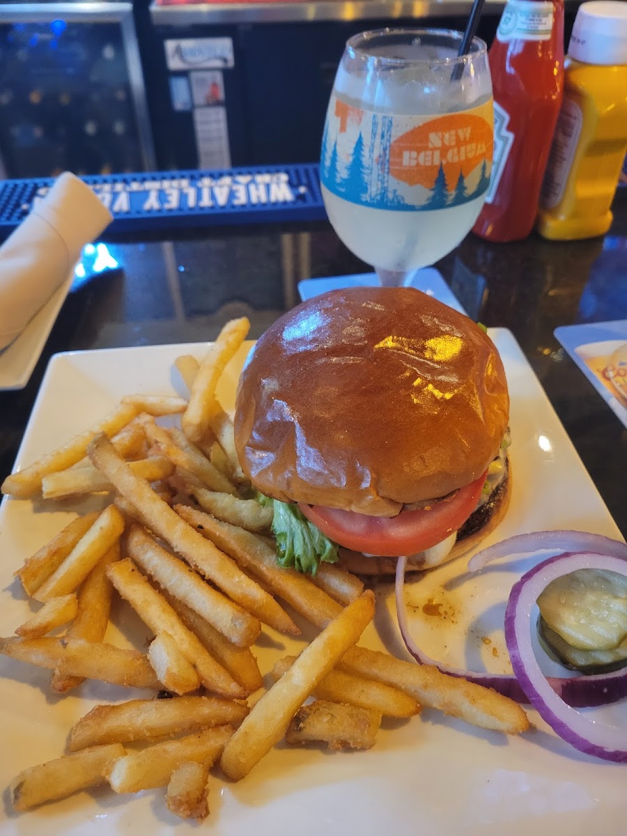 Grand Lake Public House Food Photo - Grand Lake Public House American in Grove, OK