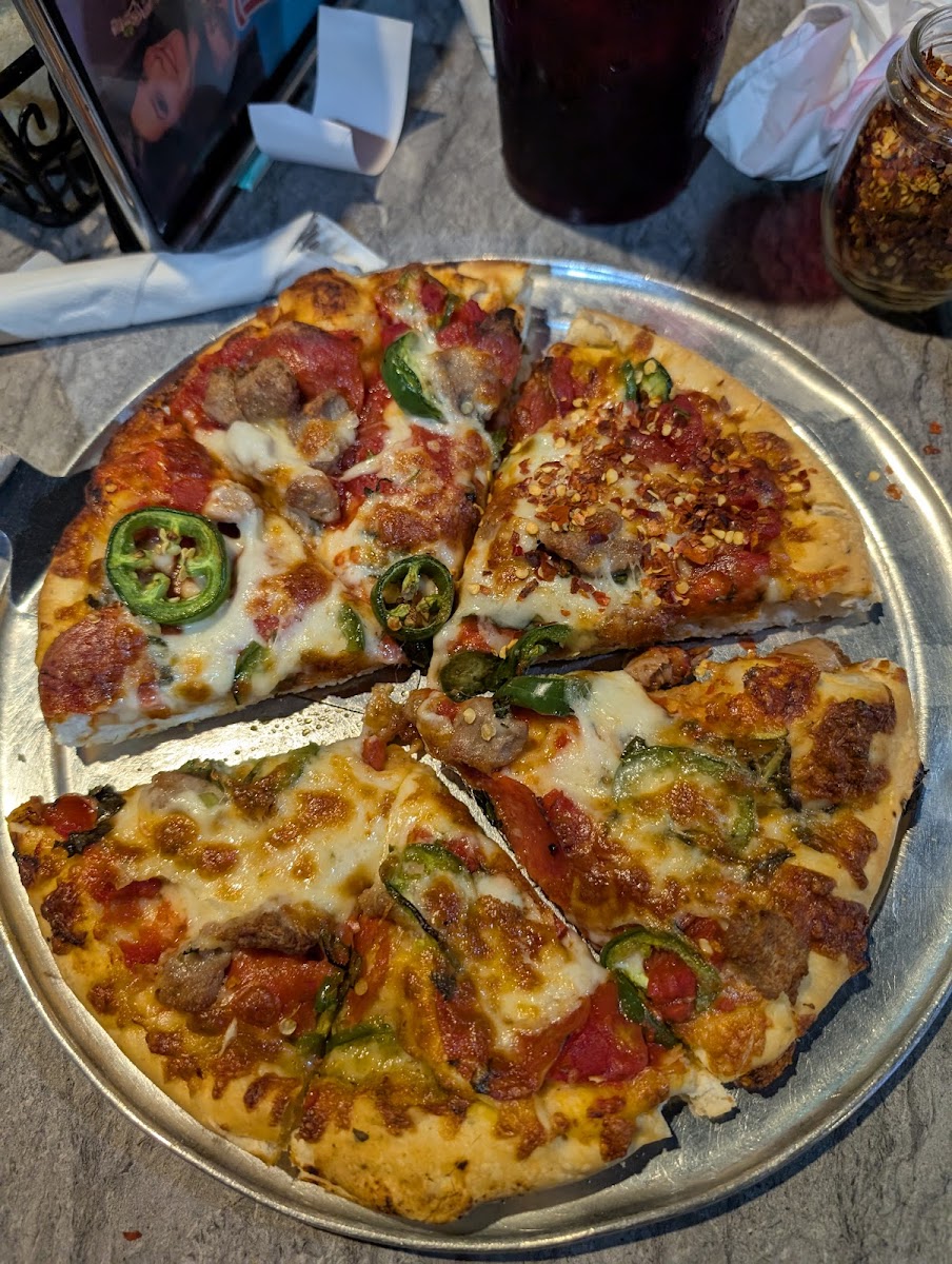 Gusano's Chicago-Style Pizzeria Food Photo - Gusano's Chicago-Style Pizzeria Pizza in Bella Vista, AR