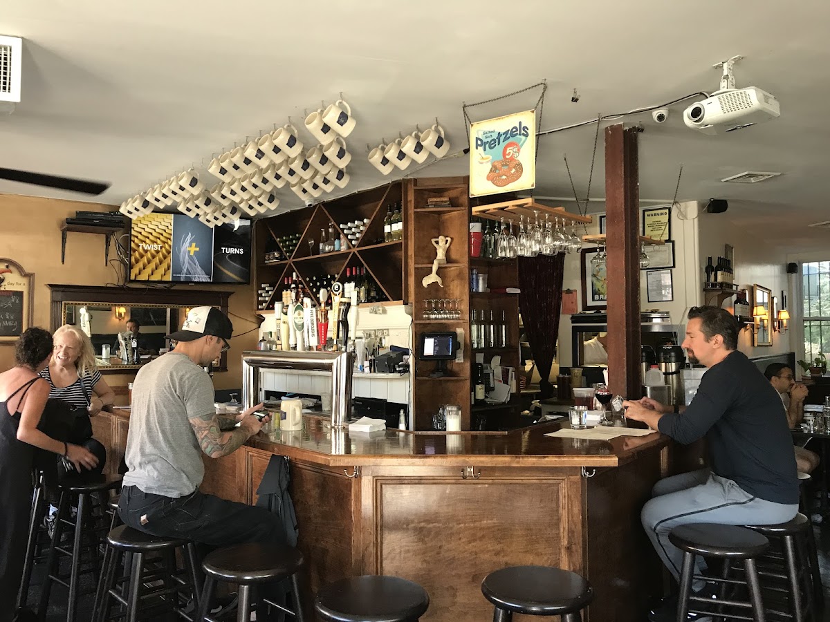 Hamilton's Interior Photo - Hamilton's Bars in Brooklyn, NY