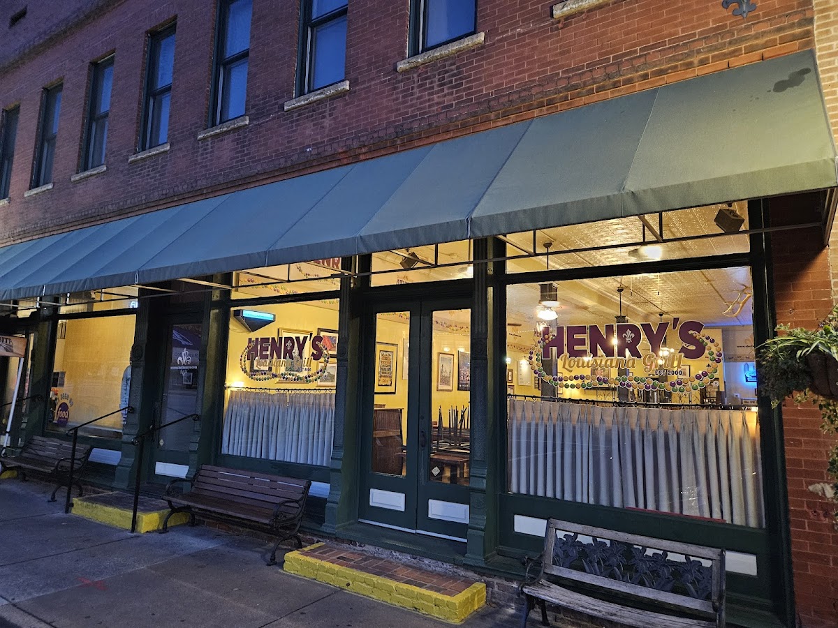 Henry's Louisiana Grill Exterior Photo - Henry's Louisiana Grill Cajun in Acworth, GA