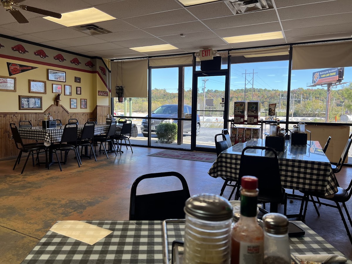 Jim's Razorback Pizza Interior Photo - Jim's Razorback Pizza Pizza in Jane, MO