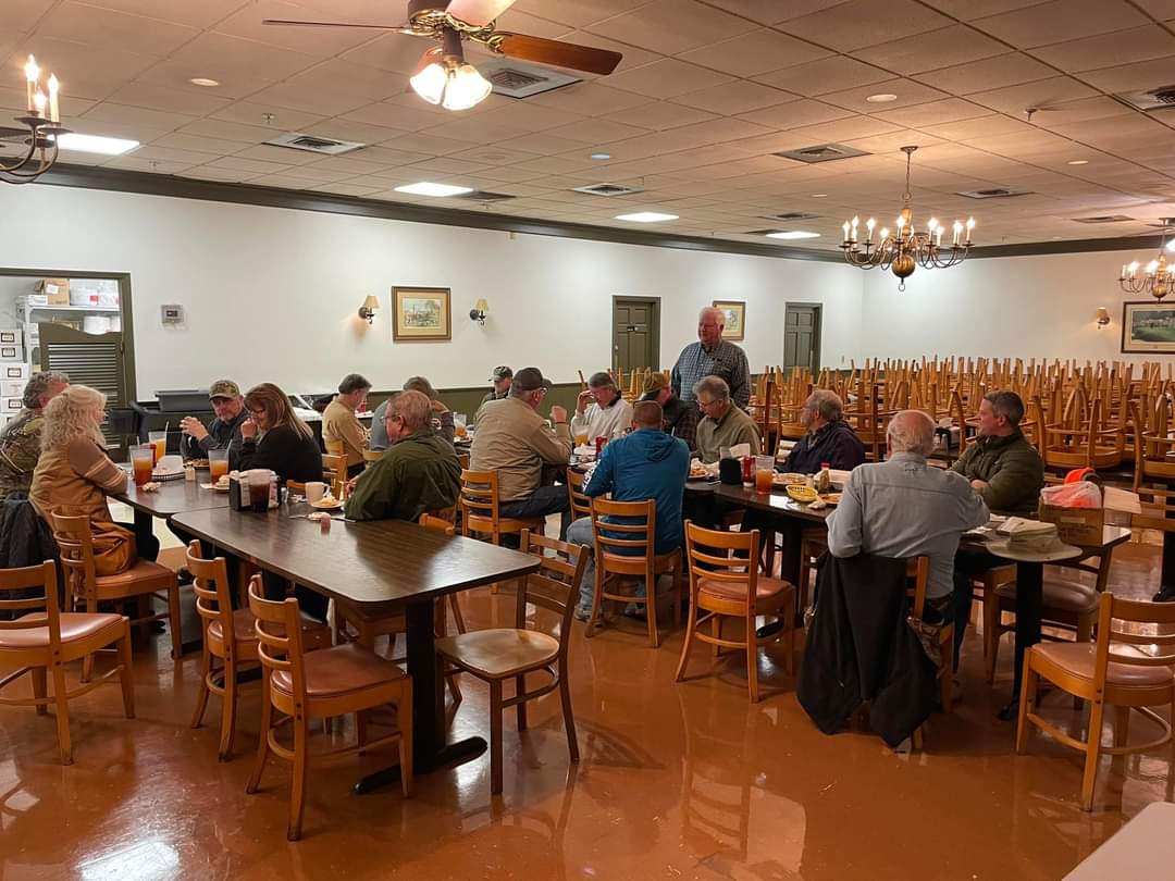 Lloyd's Restaurant Interior Photo - Lloyd's Restaurant BBQ in Birmingham, AL