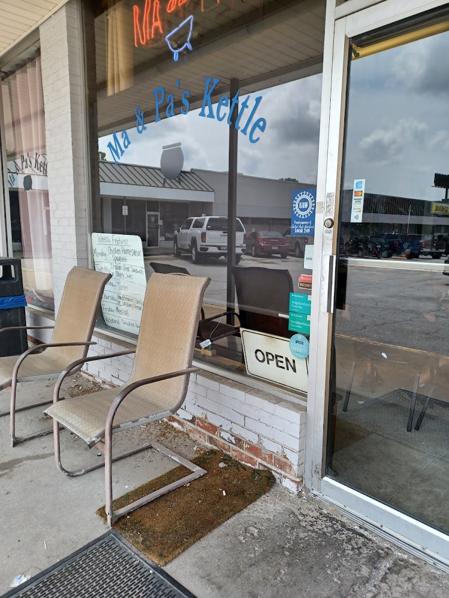 Ma & Pa's Kettle Restaurant Exterior Photo - Ma & Pa's Kettle Restaurant American in Kansas City, MO