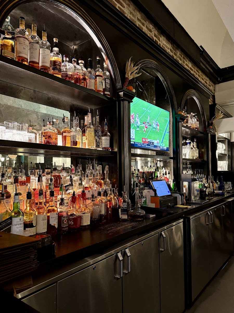 Oak Steakhouse Interior Photo - Oak Steakhouse Steakhouse in Charleston, SC