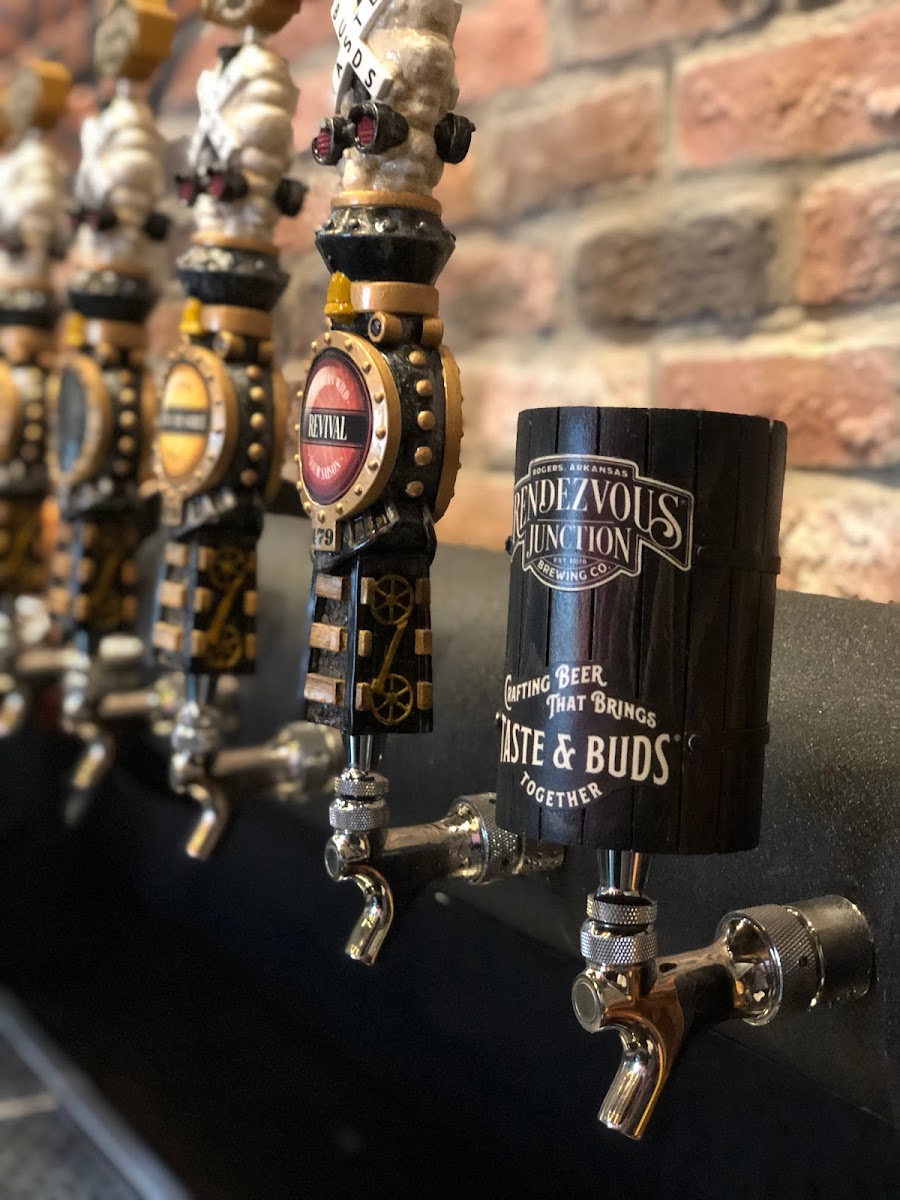 Rendezvous Junction Brewing Co. Drinks Photo - Rendezvous Junction Brewing Co. Wings in Rogers, AR