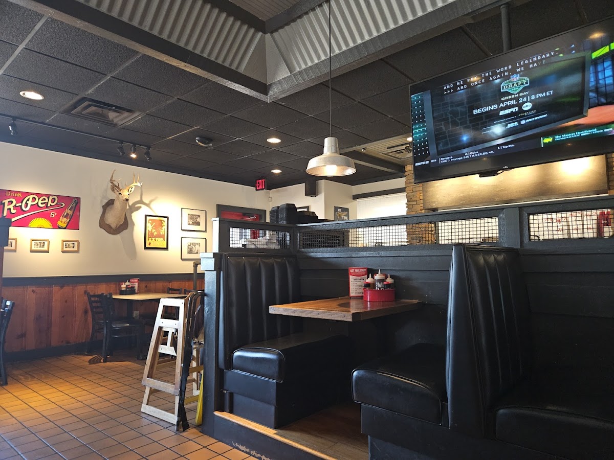 RibCrib BBQ Interior Photo - RibCrib BBQ BBQ in Grove, OK