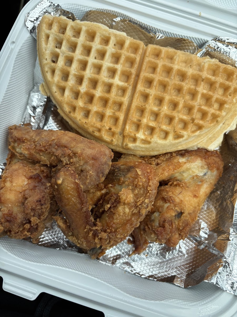 Roscoe's House of Chicken and Waffles Food Photo - Roscoe's House of Chicken and Waffles Soul Food in Inglewood, CA