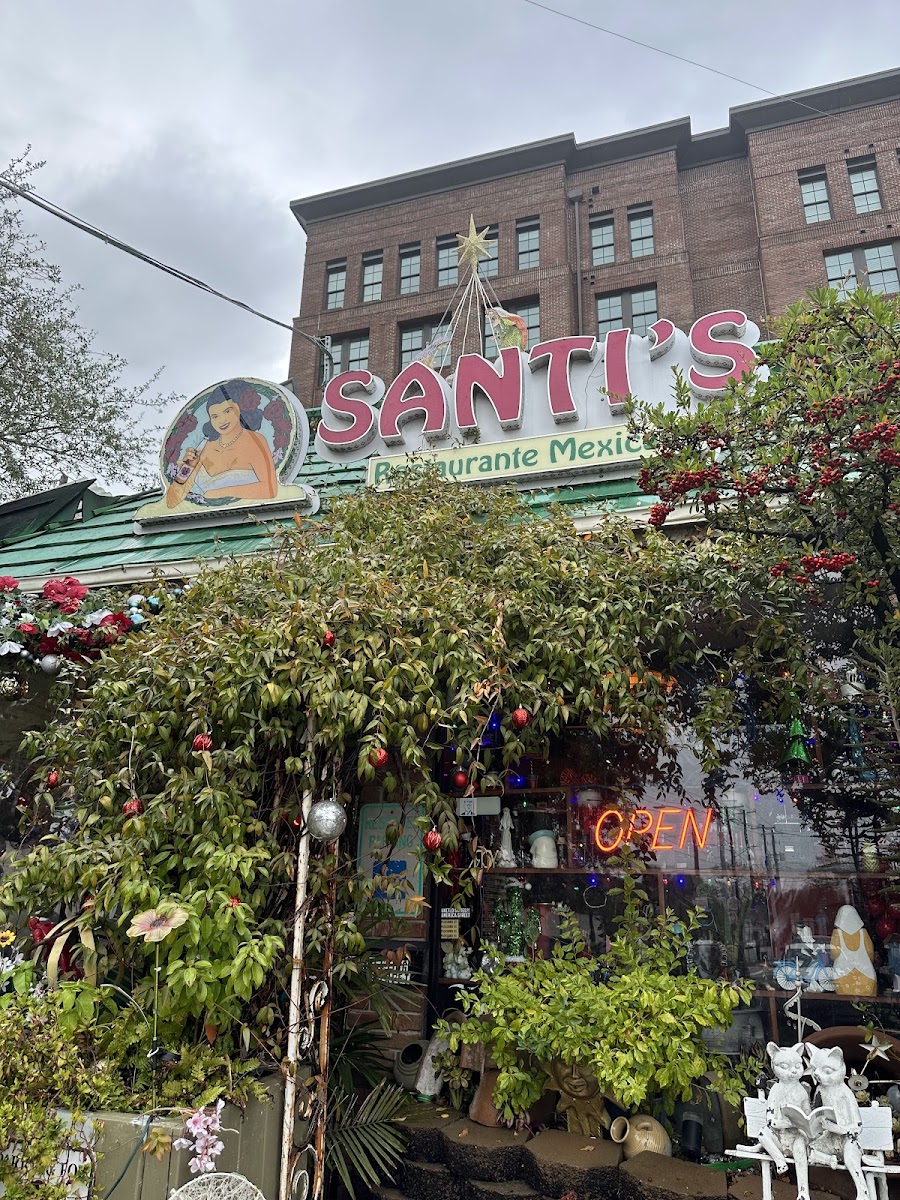 Santi’s Restaurante Mexicano Interior Photo - Santi’s Restaurante Mexicano Mexican in Charleston, SC