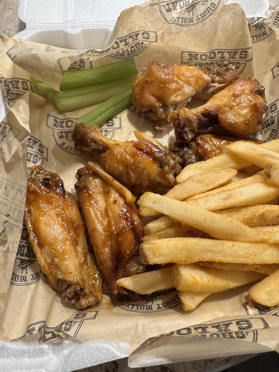 Showboat Saloon Food Photo - Showboat Saloon Pubs in Wisconsin Dells, WI