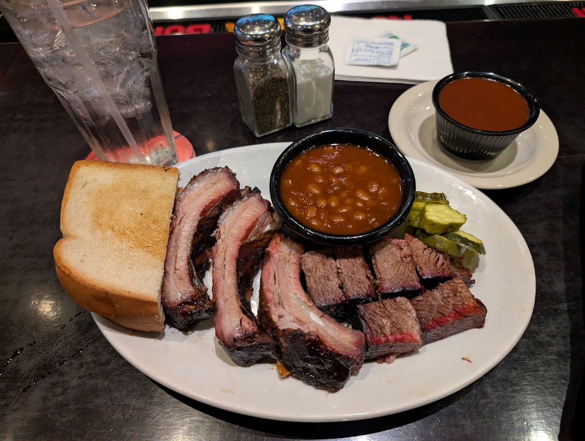 Smokehouse Barbecue - Kansas City, MO - Zona Rosa Food Photo - Smokehouse Barbecue - Kansas City, MO - Zona Rosa BBQ in Kansas City, MO