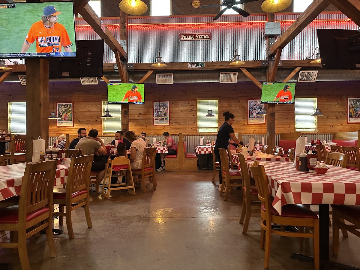 Smokin' Joe's Ribhouse Interior Photo - Smokin' Joe's Ribhouse Restaurant in Bentonville, AR