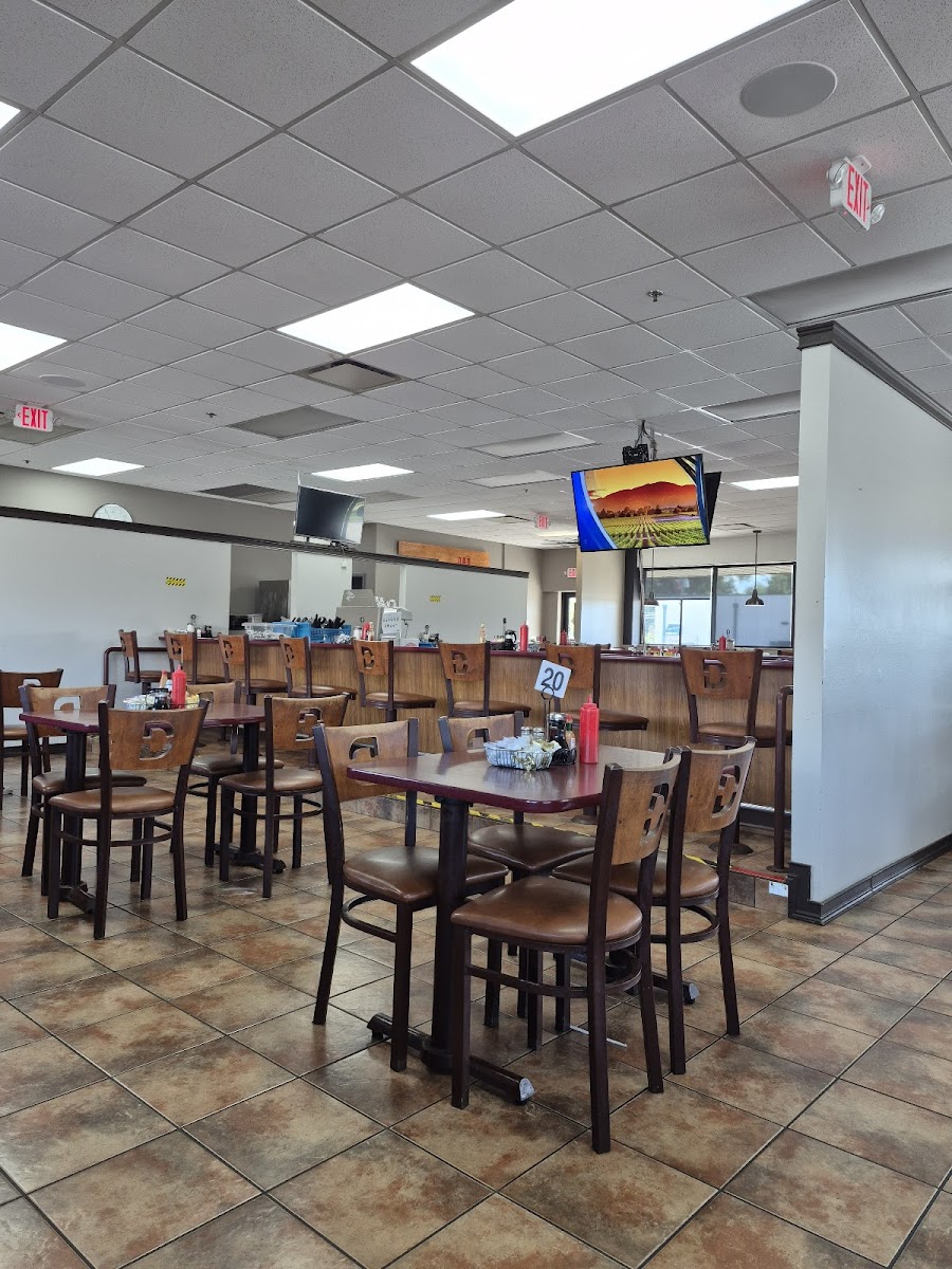 Thomas Restaurant Interior Photo - Thomas Restaurant American in Pryor, OK
