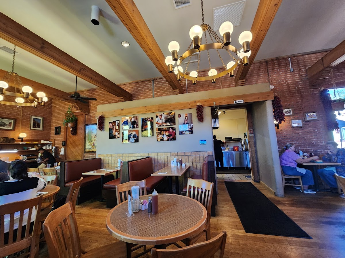 Tomasita's Santa Fe New Mexican Restaurant Interior Photo - Tomasita's Santa Fe New Mexican Restaurant Mexican in Santa Fe, NM