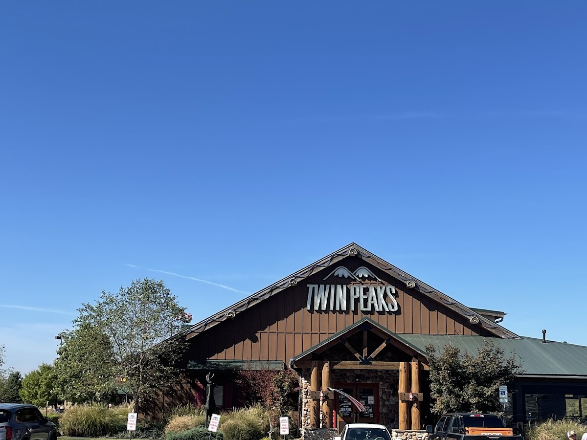 Twin Peaks Exterior Photo - Twin Peaks Bar & Grill in Rogers, AR