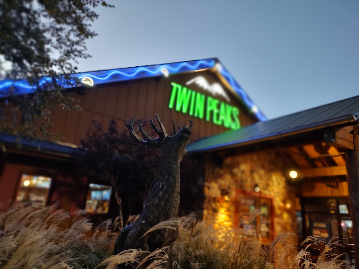 Twin Peaks Exterior Photo - Twin Peaks Bar & Grill in Rogers, AR