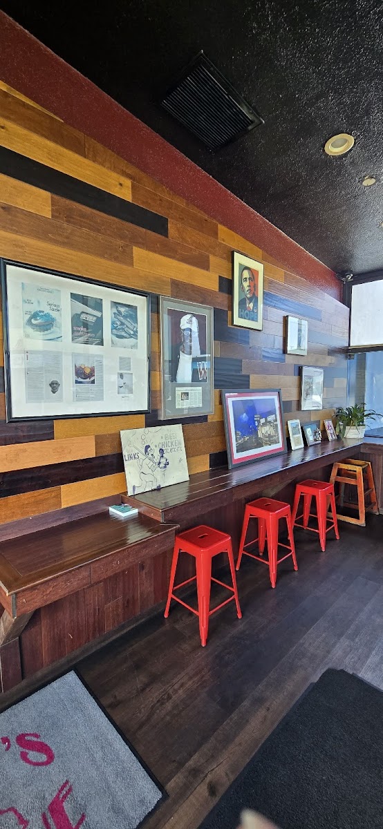 Woody's Bar-B-Que Interior Photo - Woody's Bar-B-Que BBQ in Inglewood, CA